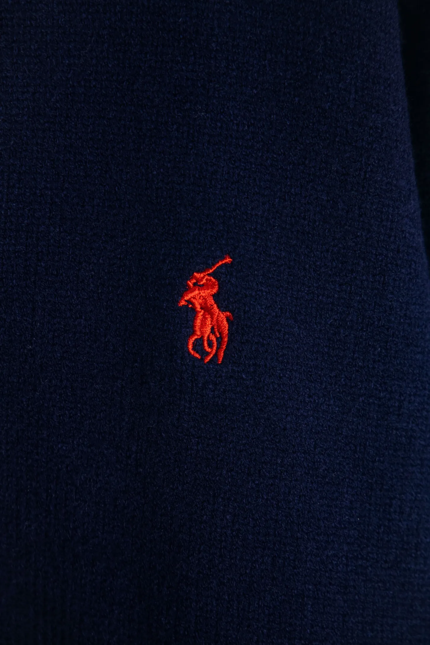 P230 Style number: Y258 Ralph Lauren POLO twist button open-chest sweater is a limited edition every year. There won’t be many styles in the store! Ralph Lauren men's half-button sweater. The shape is really nice. It can be worn alone or as a coat. It can be worn outside the inner layer. It is versatile and looks good. Tag, hanging grain, washable, packaging bag, full set of accessories. The appearance is quite high. The workmanship is super exquisite. Color: navy, gray, apricot, navy. Size: S M L XL